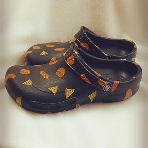 CROCS Women 8 Men 10 Bistro Black Slippers with Food Pattern EUC